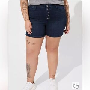 Torrid 10 5inch Bombshell Premium Stretch High-Rise Short